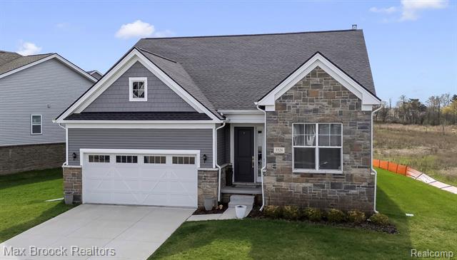 front view for 5526 Helmsdale Blvd, West Bloomfield, Mi. 48322
