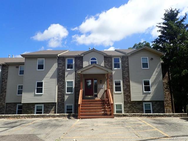 front view for 4882 Harbor Point Dr # 13, Waterford, Mi. 48329