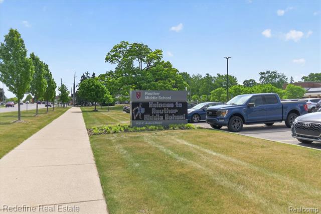 Builiding view fifty eight for 2976 Andlaur, Rochester, MI. 48307