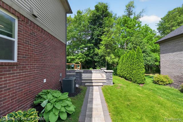 Builiding view forty three for 2976 Andlaur, Rochester, MI. 48307