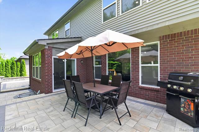 Builiding view forty for 2976 Andlaur, Rochester, MI. 48307