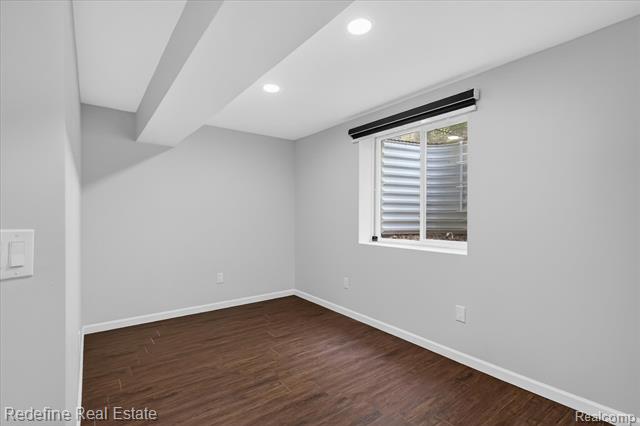 Builiding view thirty nine for 2976 Andlaur, Rochester, MI. 48307