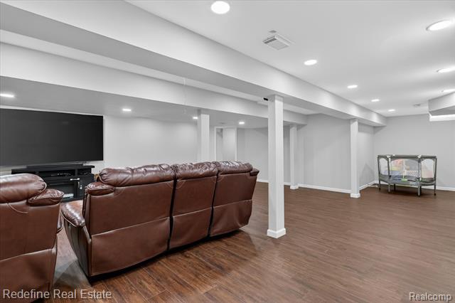 Builiding view thirty seven for 2976 Andlaur, Rochester, MI. 48307