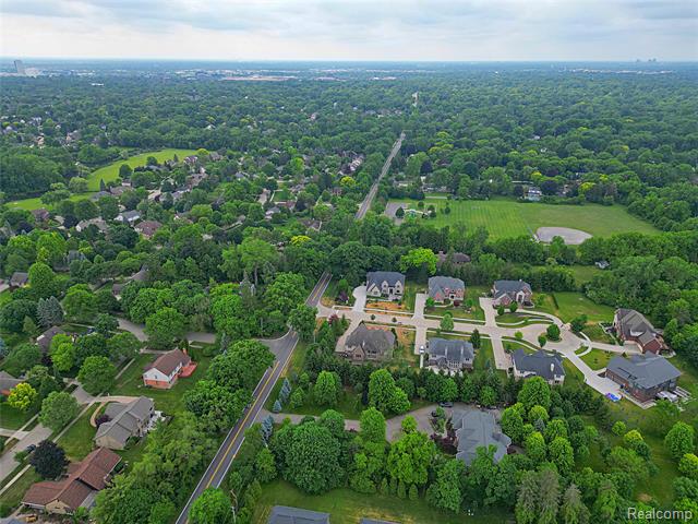 Builiding view eighty nine for 4966 Park Manor, Troy, MI. 48098