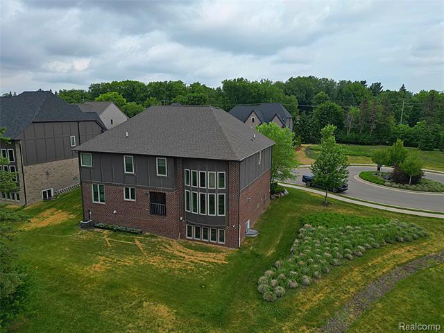 Builiding view eighty one for 4966 Park Manor, Troy, MI. 48098