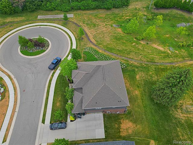 Builiding view eighty three for 4966 Park Manor, Troy, MI. 48098