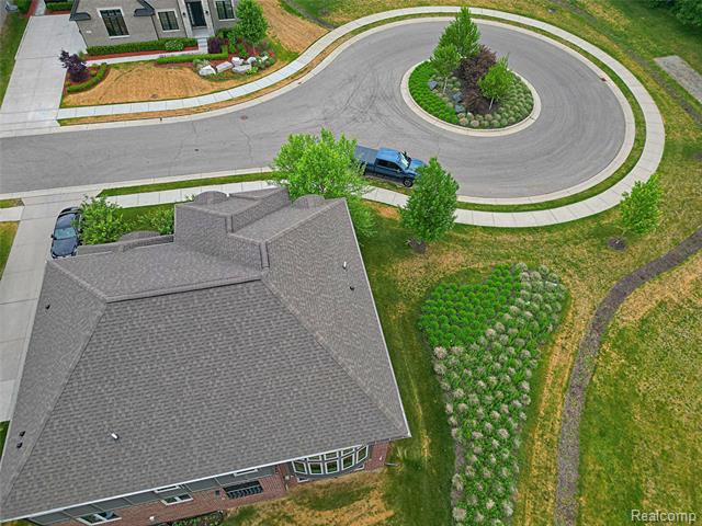Builiding view eighty two for 4966 Park Manor, Troy, MI. 48098