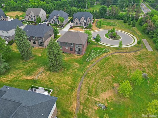 Builiding view eighty for 4966 Park Manor, Troy, MI. 48098