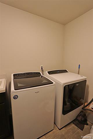 Builiding view fifty five for 4966 Park Manor, Troy, MI. 48098
