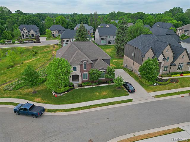 Builiding view seventy seven for 4966 Park Manor, Troy, MI. 48098