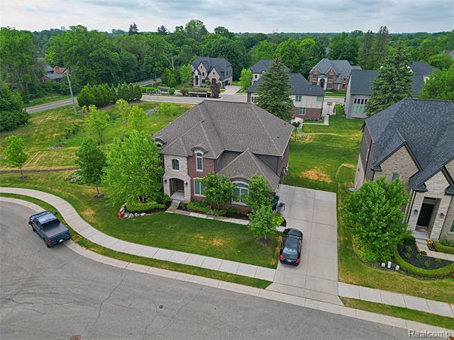 Builiding view seventy six for 4966 Park Manor, Troy, MI. 48098