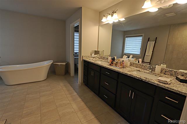 Builiding view thirty seven for 4966 Park Manor, Troy, MI. 48098