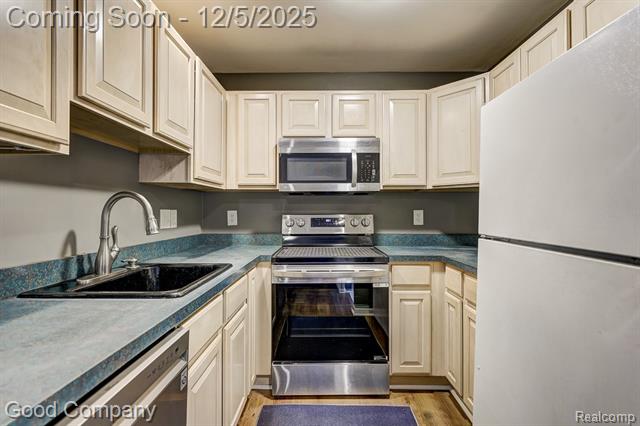 Builiding view fifteen for 1509 Chesapeake, Royal Oak, MI. 48067