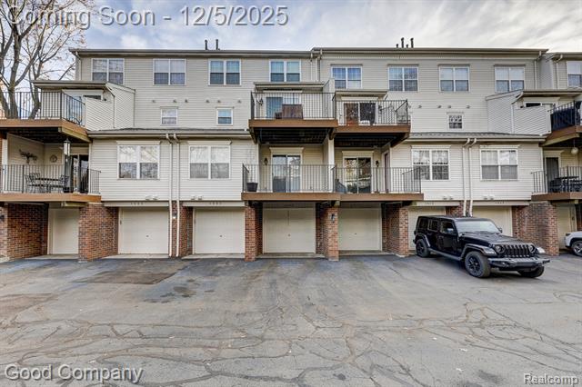 Builiding view thirty eight for 1509 Chesapeake, Royal Oak, MI. 48067