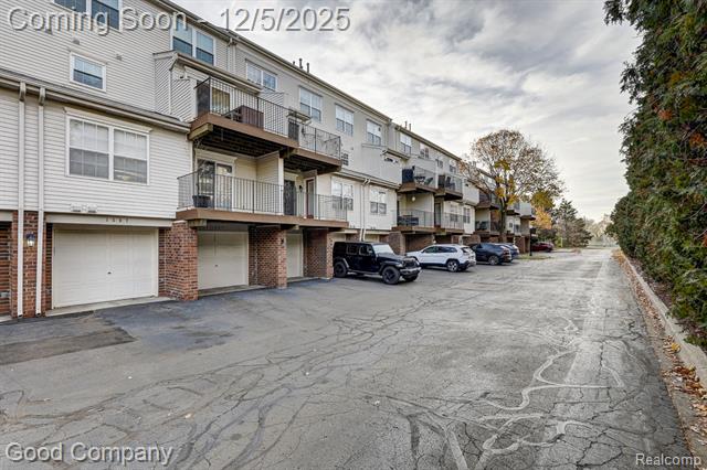 Builiding view thirty seven for 1509 Chesapeake, Royal Oak, MI. 48067