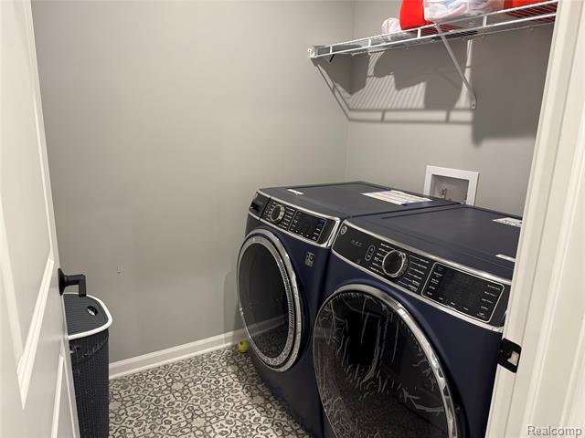 Builiding view fifty eight for 4811 Broomfield Way, Lake Orion, MI. 48359