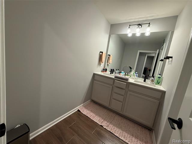 Builiding view fifty one for 4811 Broomfield Way, Lake Orion, MI. 48359