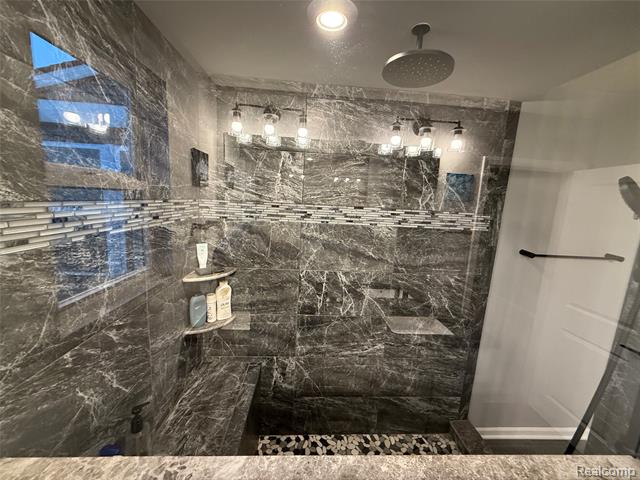 Builiding view forty four for 4811 Broomfield Way, Lake Orion, MI. 48359