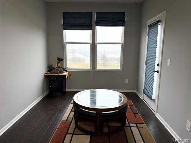 Builiding view seventeen for 4811 Broomfield Way, Lake Orion, MI. 48359