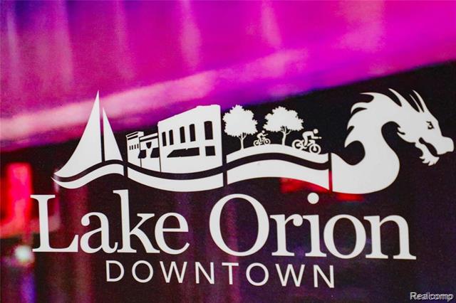 Builiding view seventy six for 4811 Broomfield Way, Lake Orion, MI. 48359