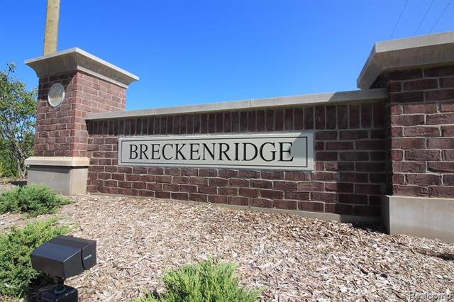 Builiding view seventy two for 4811 Broomfield Way, Lake Orion, MI. 48359