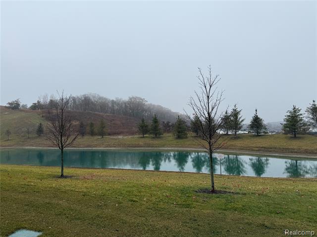 Builiding view sixty nine for 4811 Broomfield Way, Lake Orion, MI. 48359