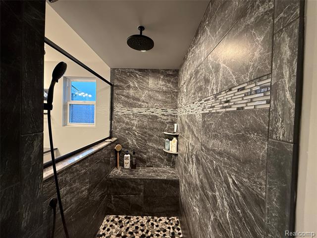 Builiding view thirty nine for 4811 Broomfield Way, Lake Orion, MI. 48359