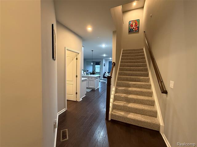 Builiding view three for 4811 Broomfield Way, Lake Orion, MI. 48359