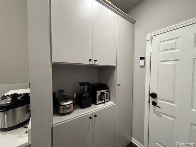 Builiding view twenty five for 4811 Broomfield Way, Lake Orion, MI. 48359