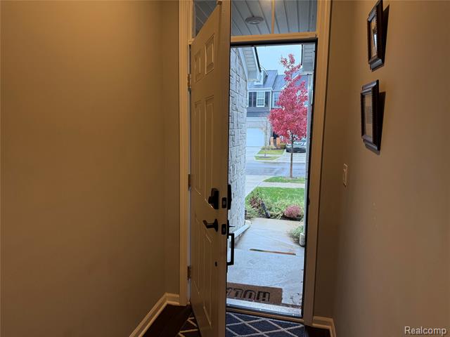 Builiding view two for 4811 Broomfield Way, Lake Orion, MI. 48359