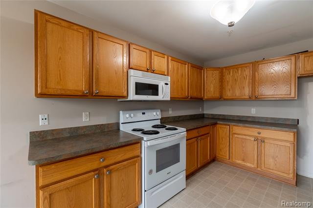 Builiding view thirteen for 3868 Forester, Auburn Hills, MI. 48326