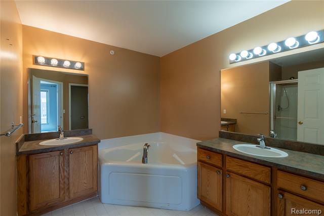 Builiding view twenty four for 3868 Forester, Auburn Hills, MI. 48326