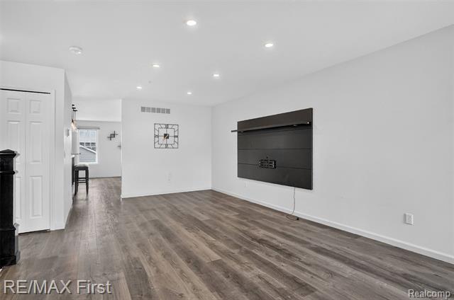 Builiding view five for 3920 Forester, Auburn Hills, MI. 48326