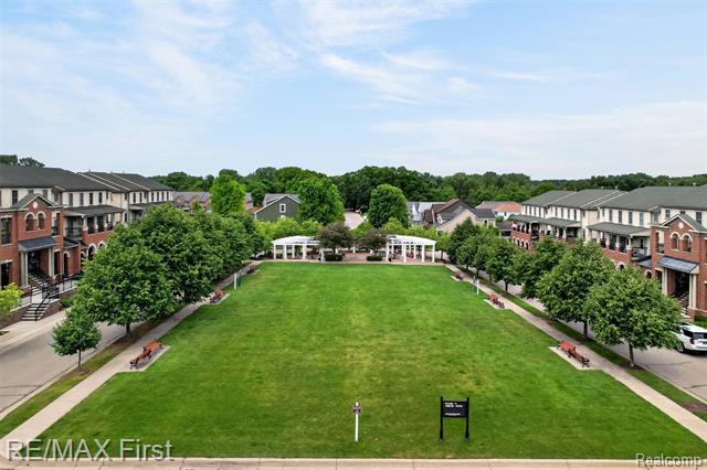 Builiding view twenty eight for 3920 Forester, Auburn Hills, MI. 48326
