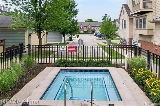 Builiding view twenty seven for 3920 Forester, Auburn Hills, MI. 48326