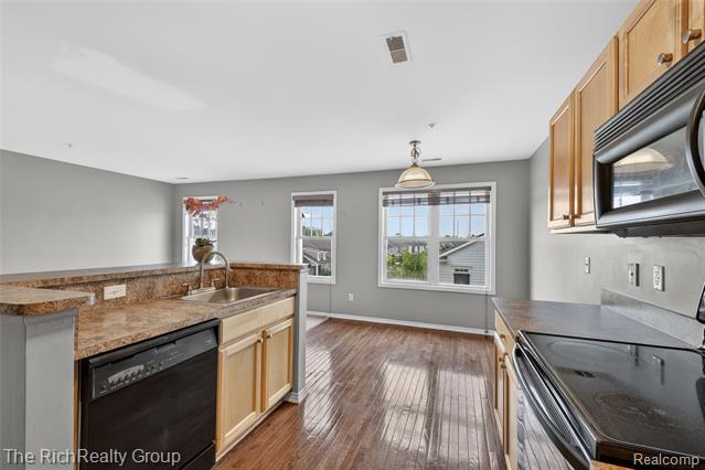 Builiding view eleven for 3922 Forester, Auburn Hills, MI. 48326