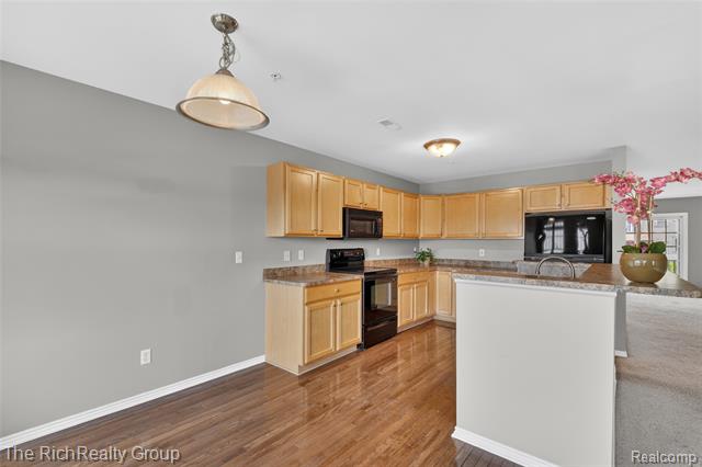 Builiding view six for 3922 Forester, Auburn Hills, MI. 48326
