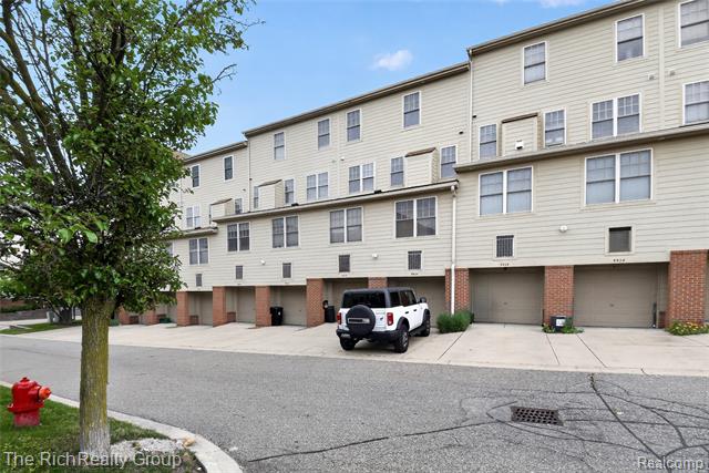 Builiding view thirty three for 3922 Forester, Auburn Hills, MI. 48326