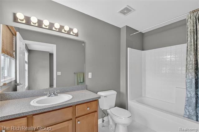 Builiding view twenty two for 3922 Forester, Auburn Hills, MI. 48326