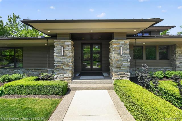 Builiding view eight for 22635 Evergreen, Novi, MI. 48374