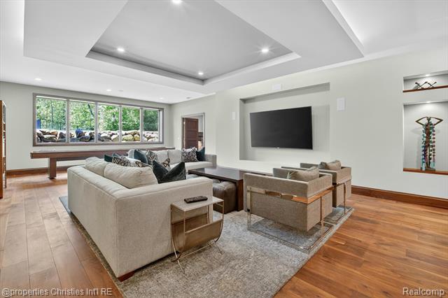 Builiding view fifty eight for 22635 Evergreen, Novi, MI. 48374