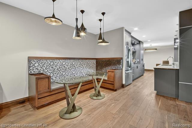 Builiding view fifty five for 22635 Evergreen, Novi, MI. 48374
