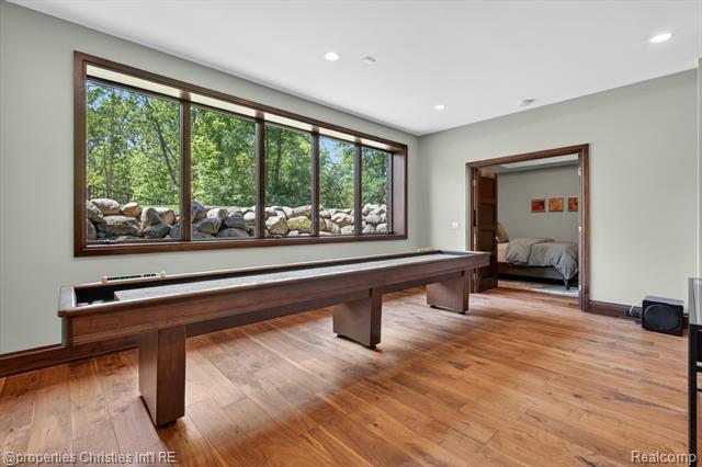 Builiding view fifty nine for 22635 Evergreen, Novi, MI. 48374