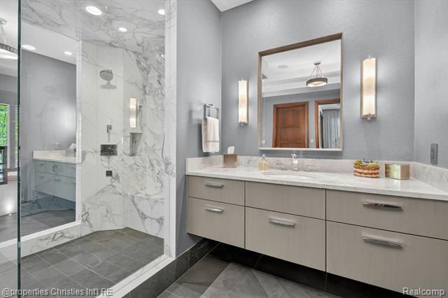 Builiding view forty nine for 22635 Evergreen, Novi, MI. 48374