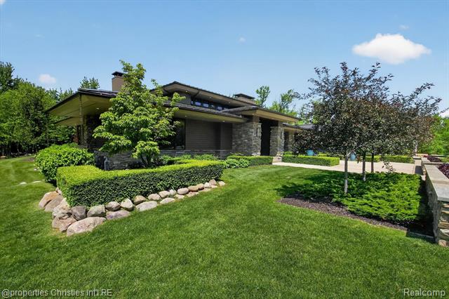 Builiding view four for 22635 Evergreen, Novi, MI. 48374
