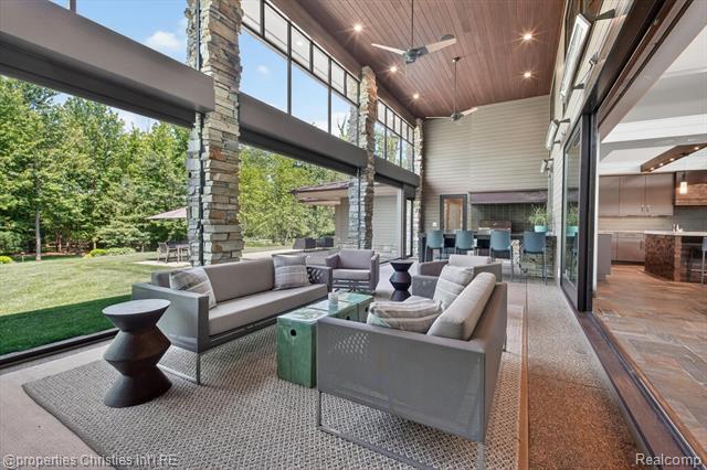 Builiding view fourteen for 22635 Evergreen, Novi, MI. 48374
