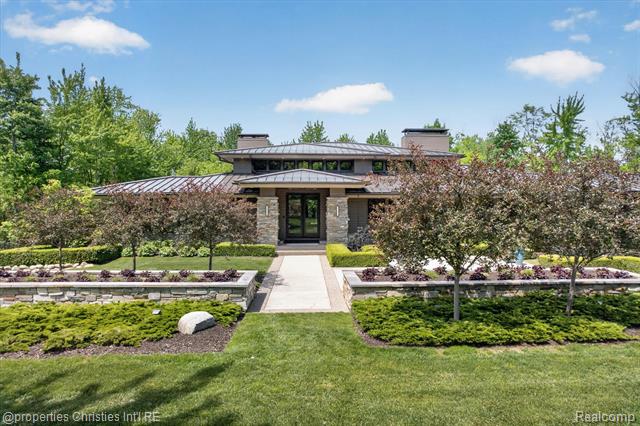 Builiding view ninety three for 22635 Evergreen, Novi, MI. 48374