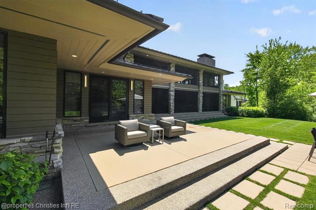 Builiding view seventy for 22635 Evergreen, Novi, MI. 48374