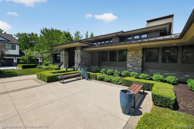 Builiding view six for 22635 Evergreen, Novi, MI. 48374