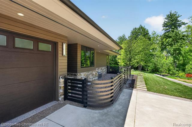 Builiding view sixty eight for 22635 Evergreen, Novi, MI. 48374